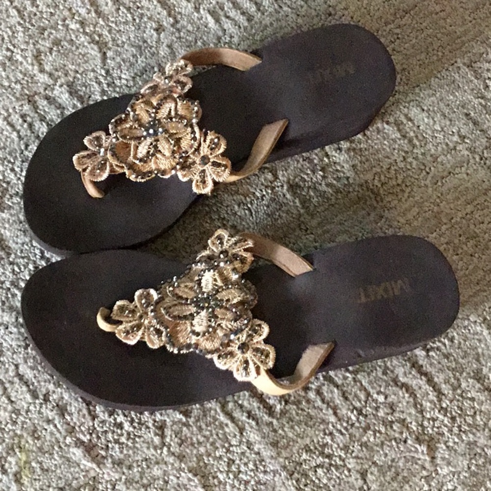 Flip Flops size 8 brown with jewels